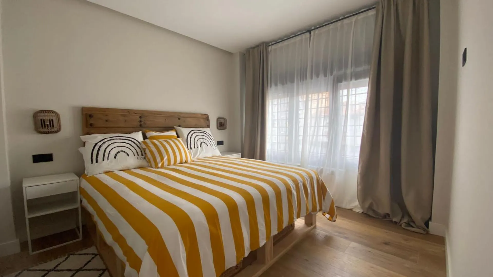 Cornelia Suites 01 Santander 0*,  España